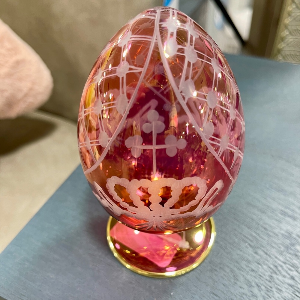 Pink & Gold Mouth blown Etched Glass Egg with pedestal from Egypt, NWT